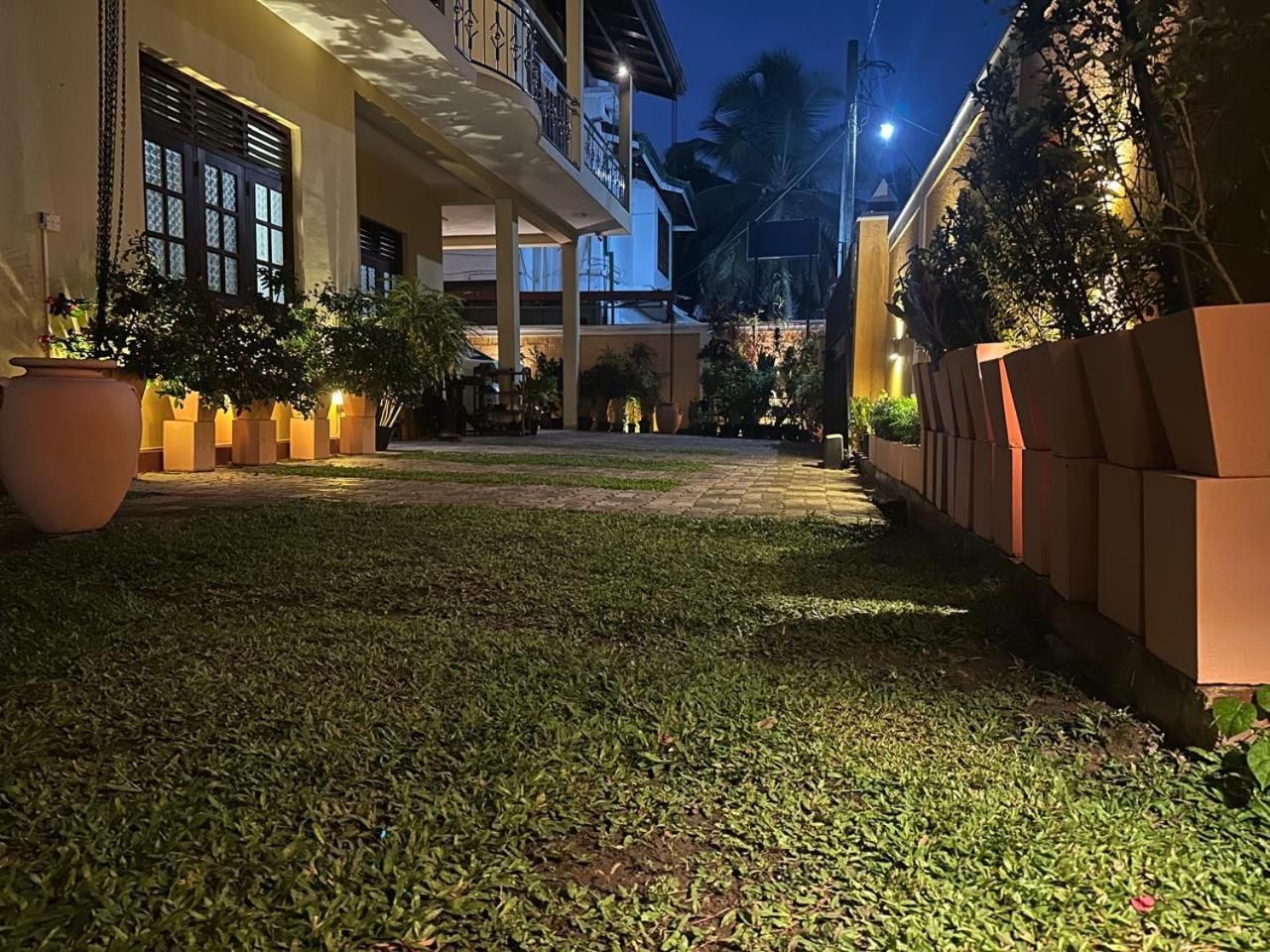 Lahiru Airport Villa Andiambalama Exterior foto