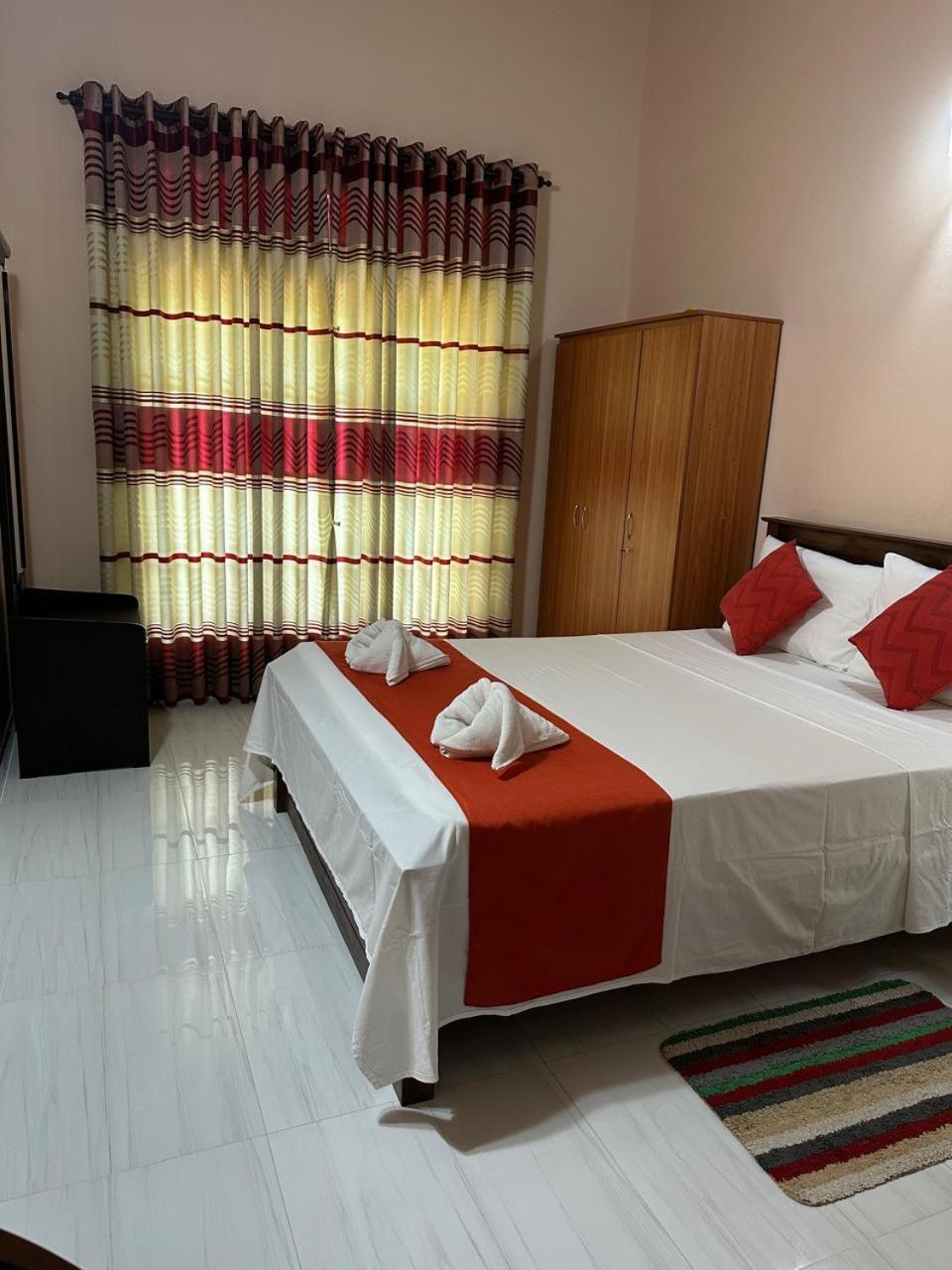 Lahiru Airport Villa Andiambalama Exterior foto