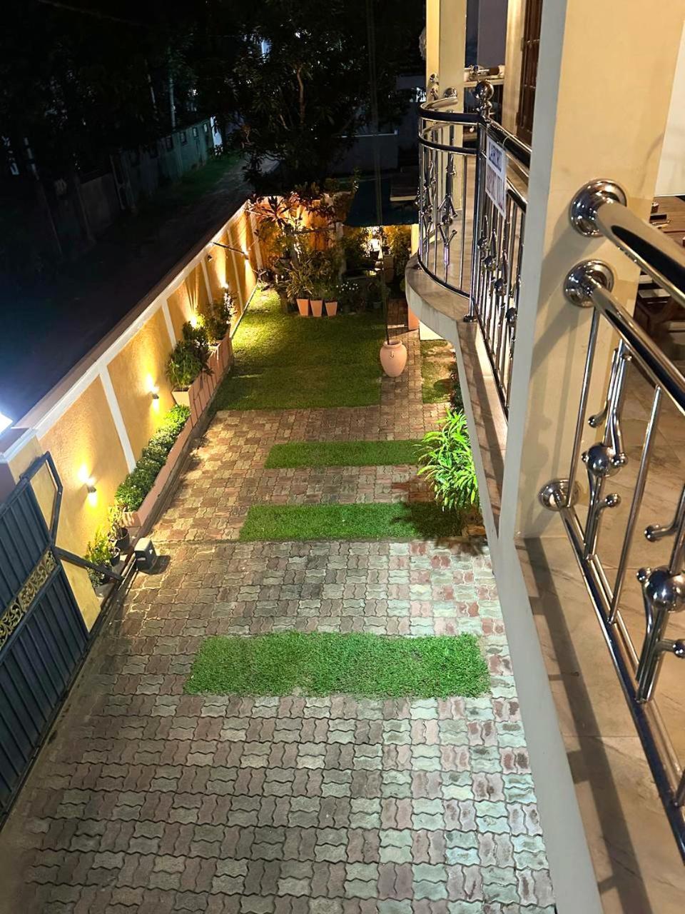 Lahiru Airport Villa Andiambalama Exterior foto