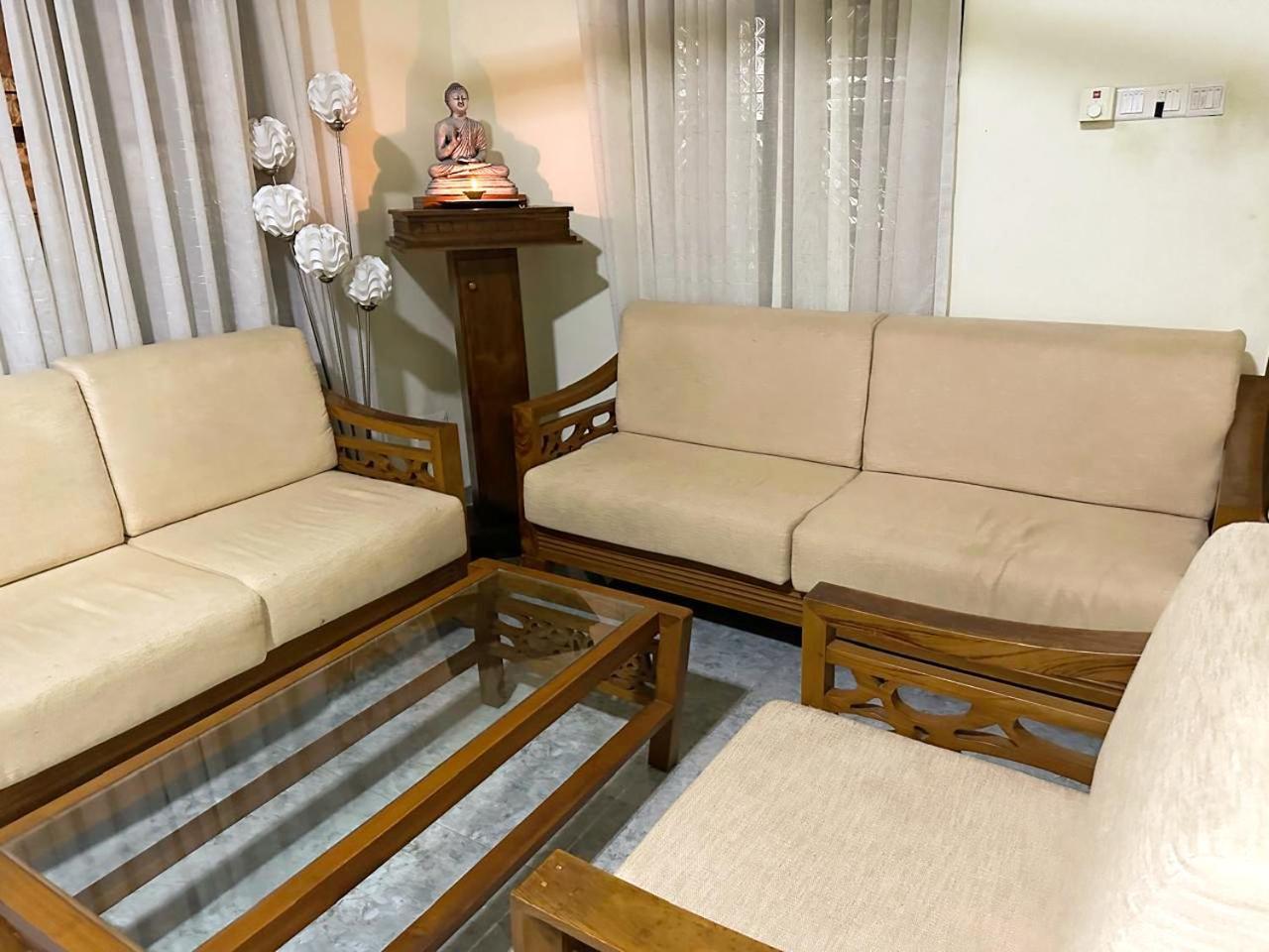 Lahiru Airport Villa Andiambalama Exterior foto