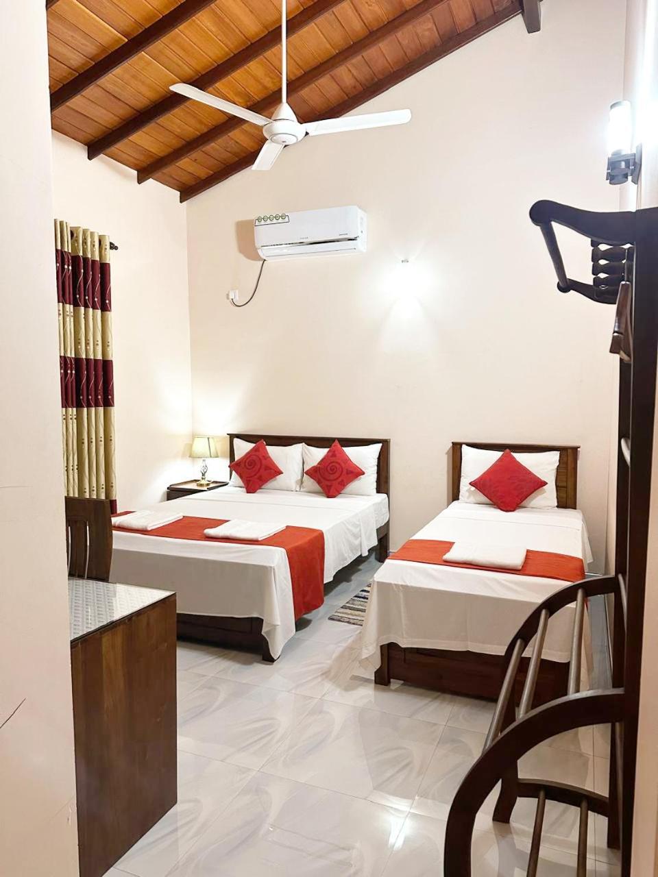 Lahiru Airport Villa Andiambalama Exterior foto